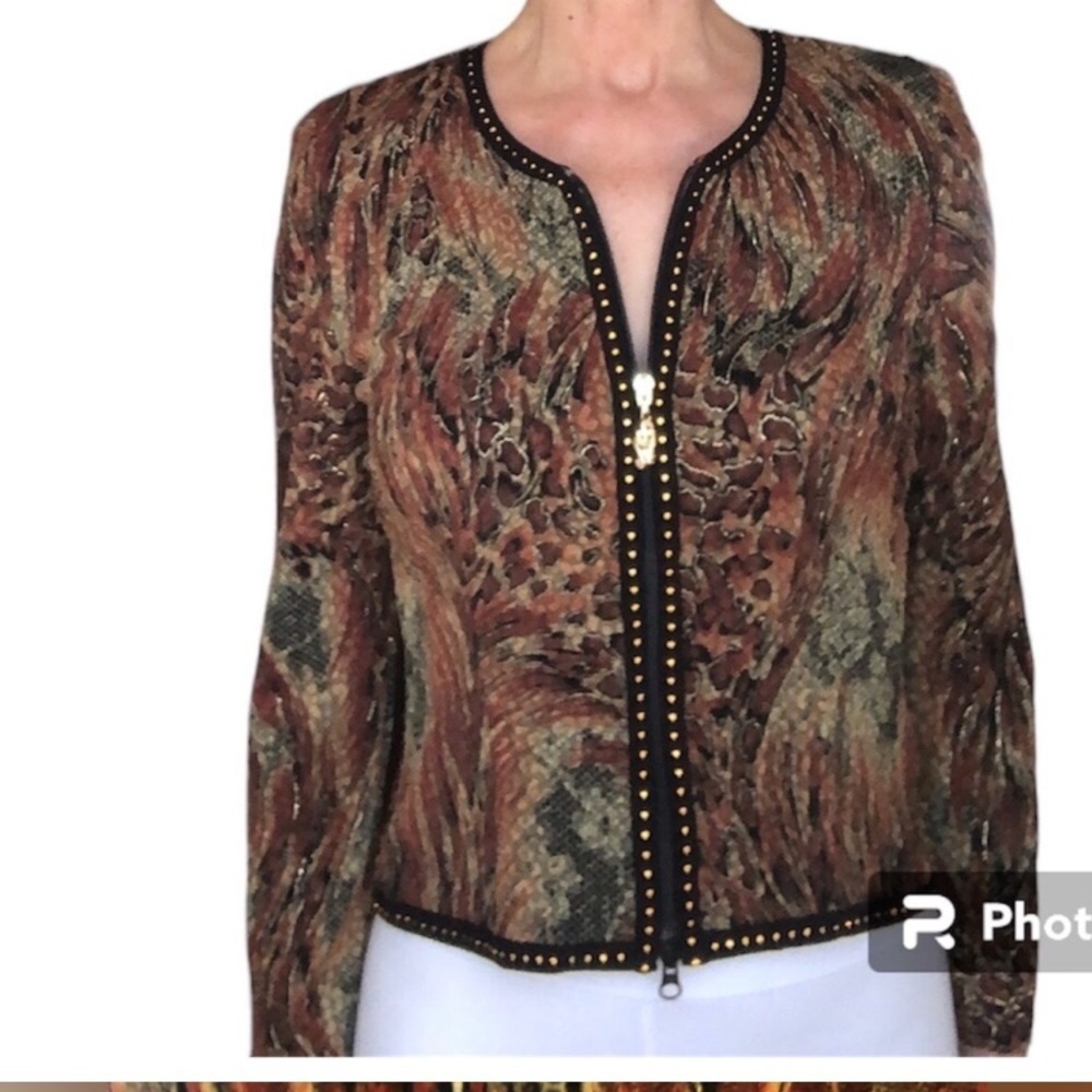 Joseph Ribkoff Sequin Zip up Jacket size 10
Fits medium